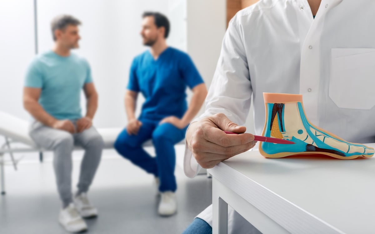 Behandlung von Fußproblemen in der podologischen Praxis